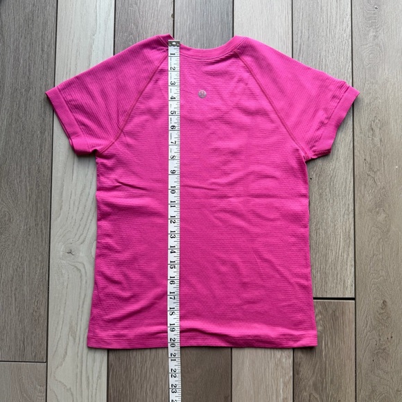 Lululemon Women's Pink T-Shirt - Picture 3 of 6